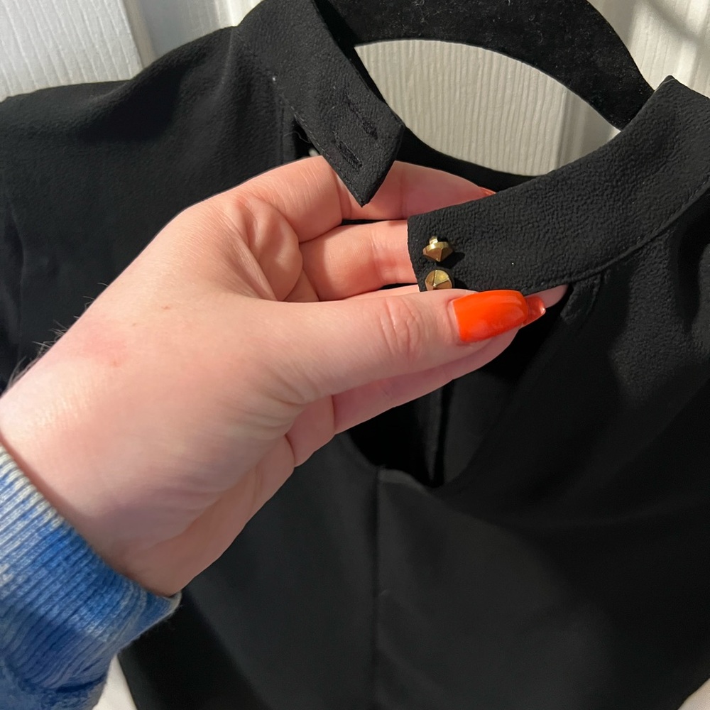 Black top - Picture 3 of 4